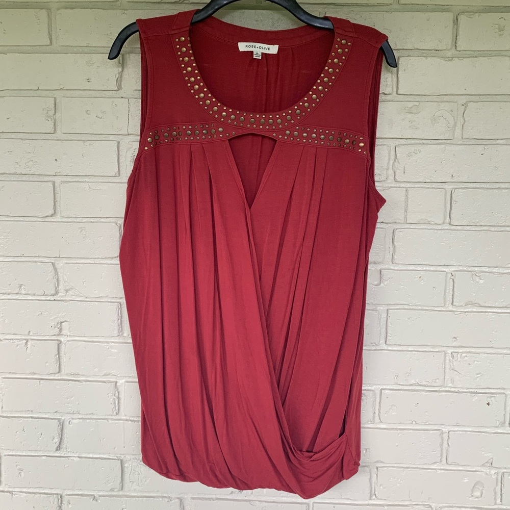 🛍️Sale🔥 ROSE+OLIVE Sleeveless Surplice Front Tank Stud Details